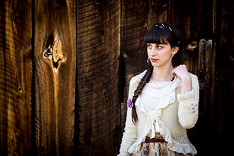 [Mode] Une tenue de mariage façon Gothic Lolita (par Yacine Belkheiri)